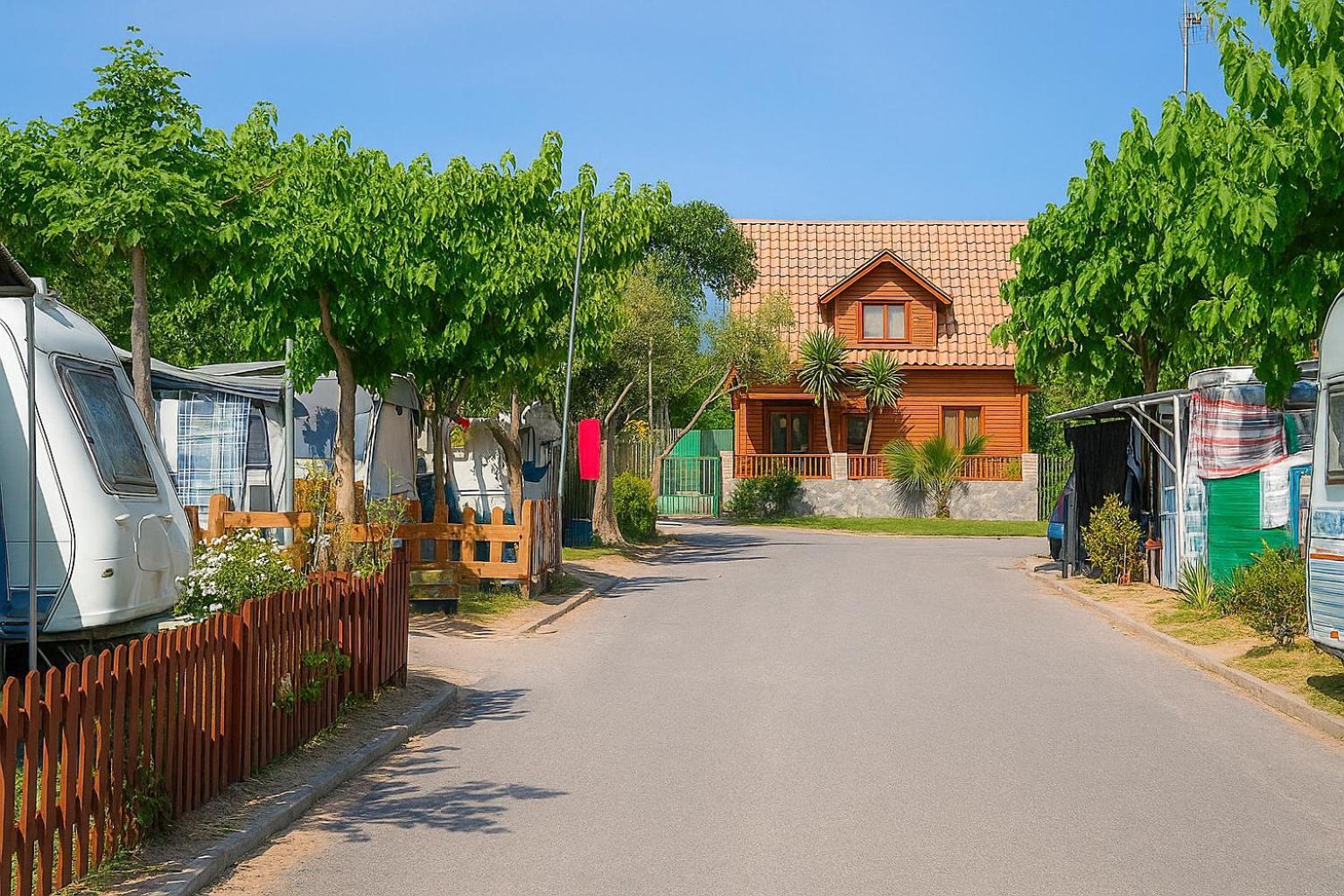 Arc De Bara & Camping *